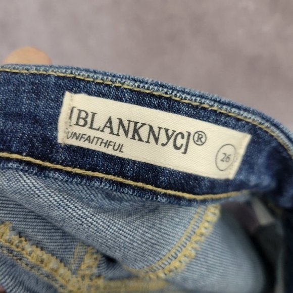 Blank NYC Light Distressed Raw Hem Denim Mini Skirt size 26 - Picture 8 of 11